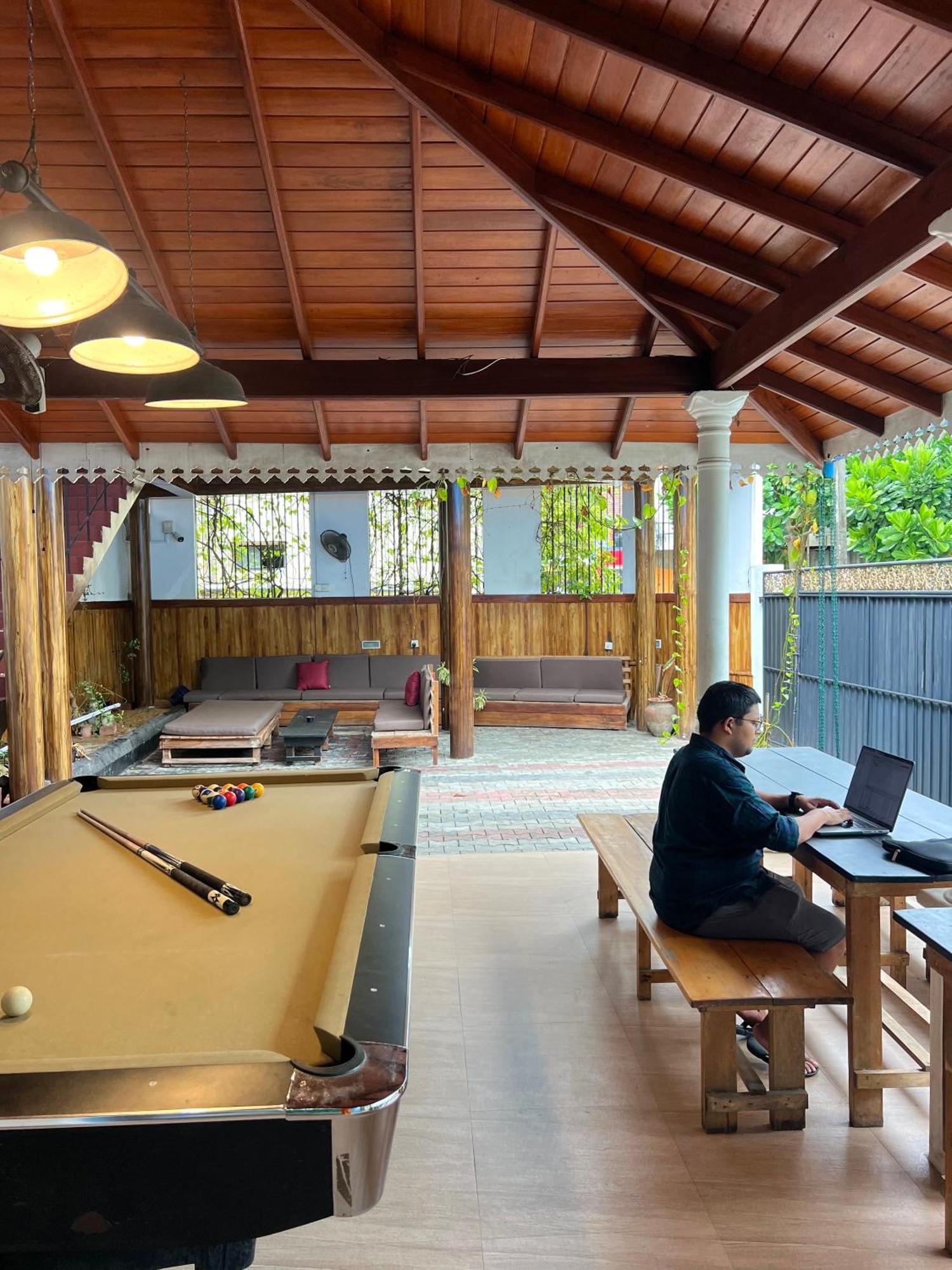 Hari Hari Hostel Weligama Exteriör bild