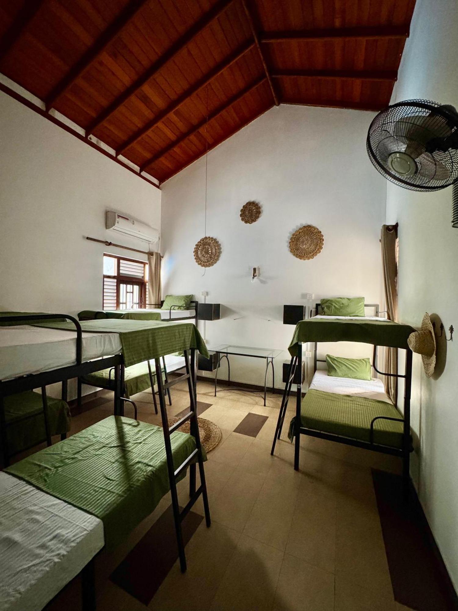 Hari Hari Hostel Weligama Exteriör bild