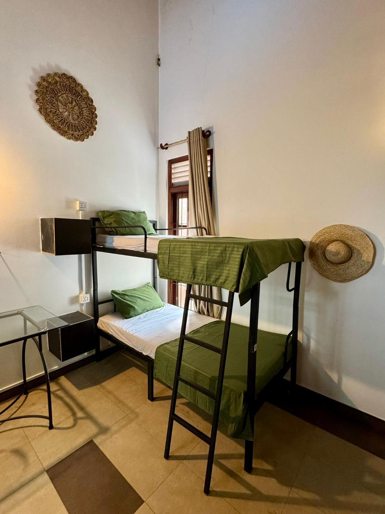 Hari Hari Hostel Weligama Exteriör bild