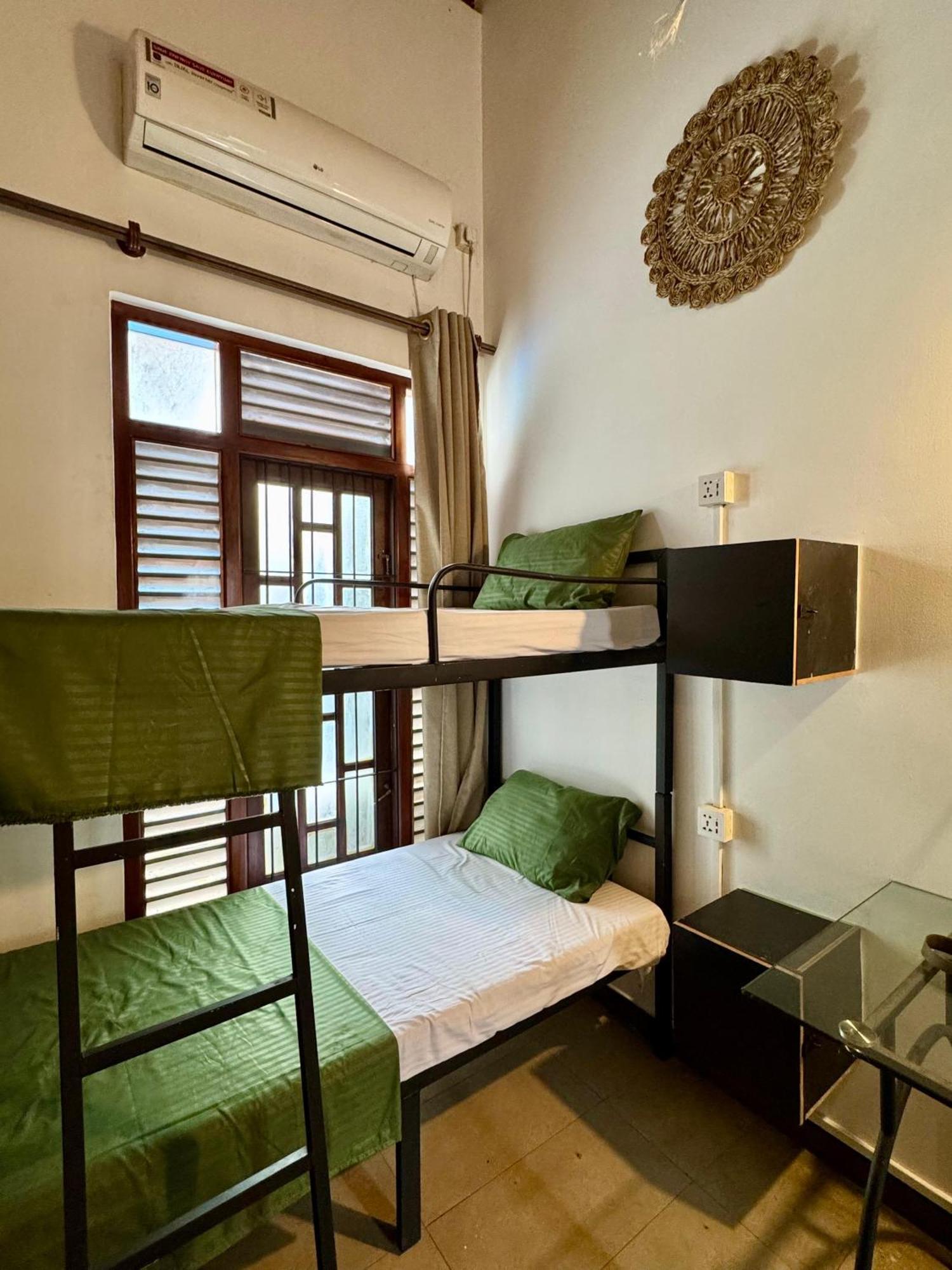 Hari Hari Hostel Weligama Exteriör bild