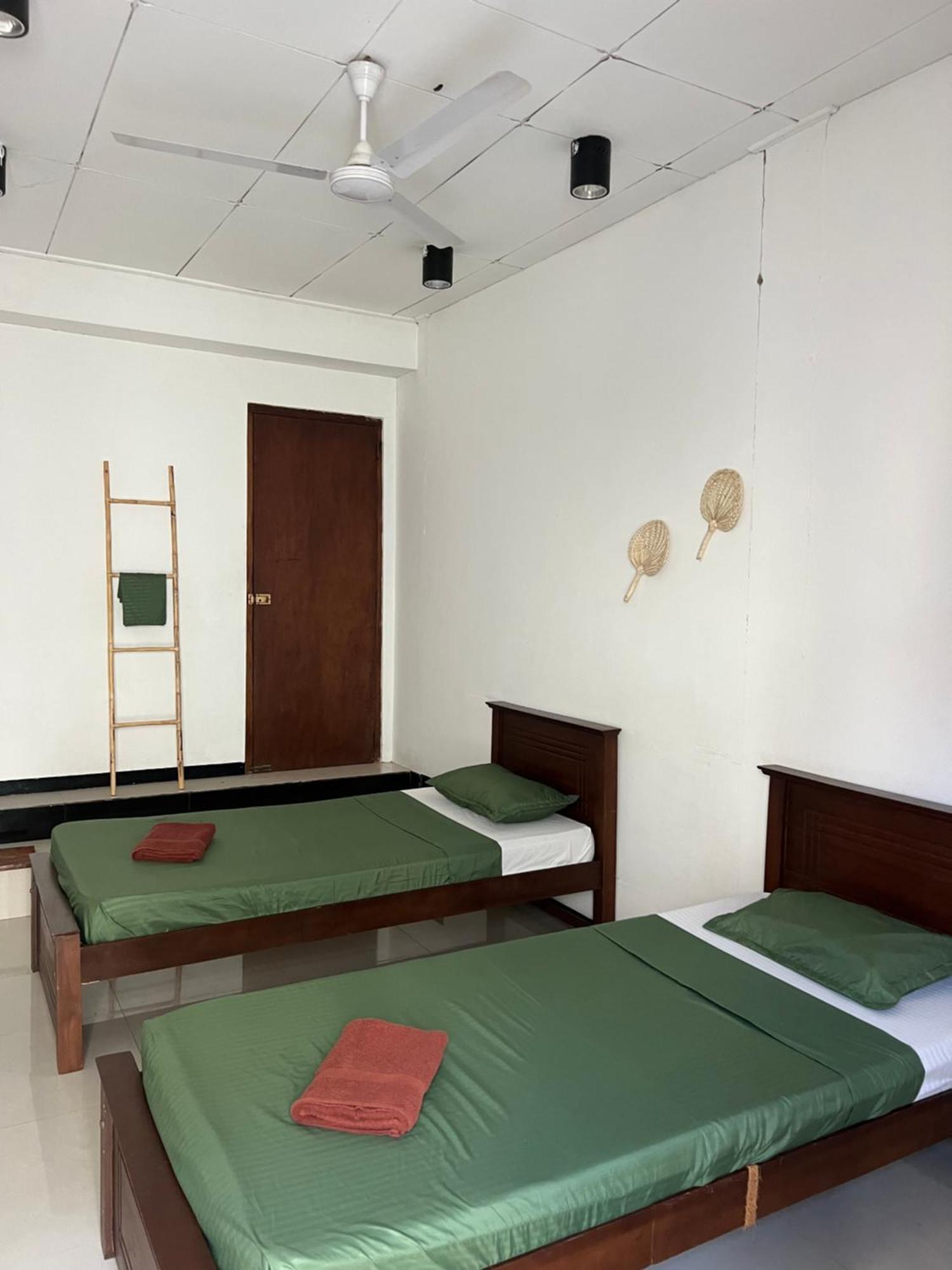 Hari Hari Hostel Weligama Exteriör bild
